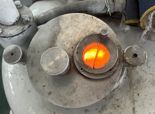 This vacuum melting furnace can produce high-purity titanium wire raw materials.