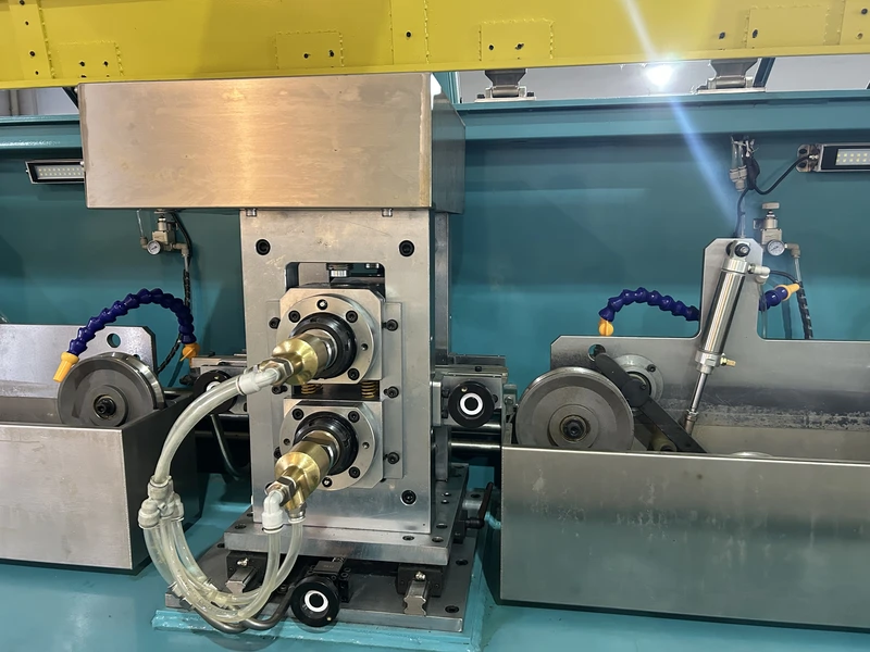 Precision wire flattening mill for manufacturing flat wire from round wire
